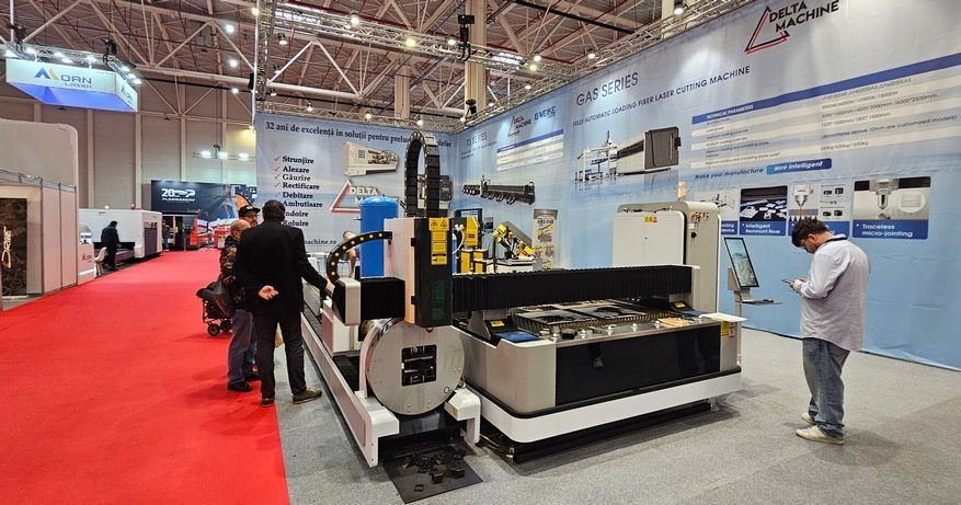 Stand expoziție cu echipamente CNC
